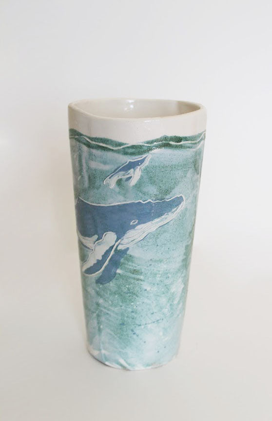 Pinte Baleine - pièce en faïence blanche