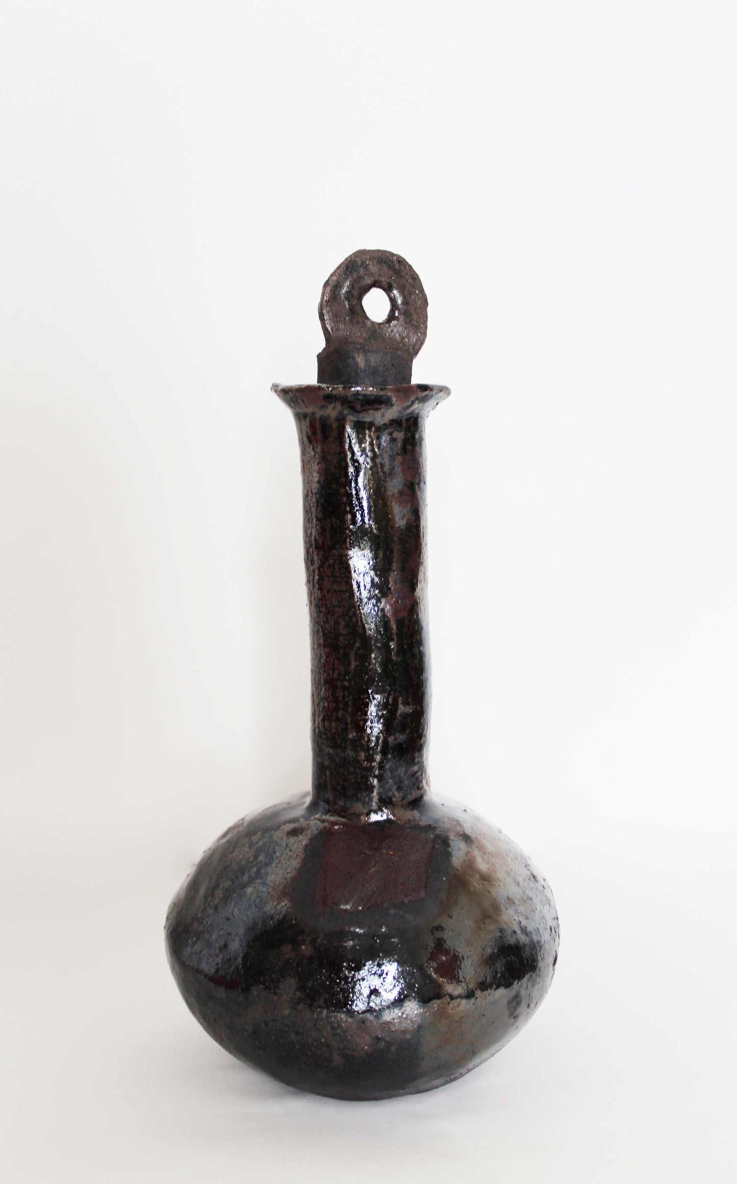 Bouteilles en grès enfumées